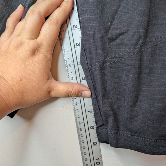 NWT Signature Levi's Black 10" Cargo Shorts Size 28 Men's - Picture 7 of 8